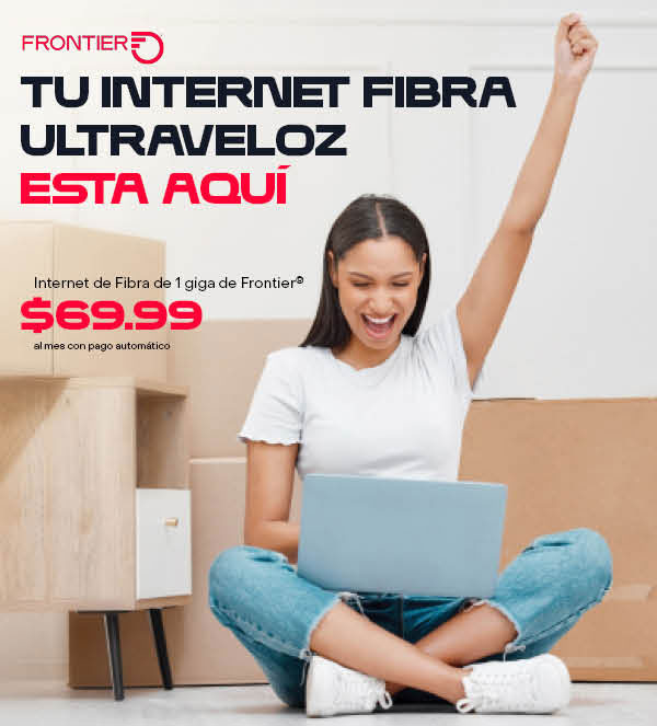 Latina en su computadora con titular TU INTERNET FIBRA  ULTRAVELOZ ESTA AQUÍ.